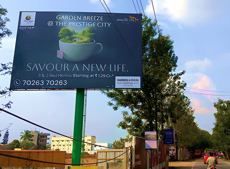 Large-format hoarding on the approach road