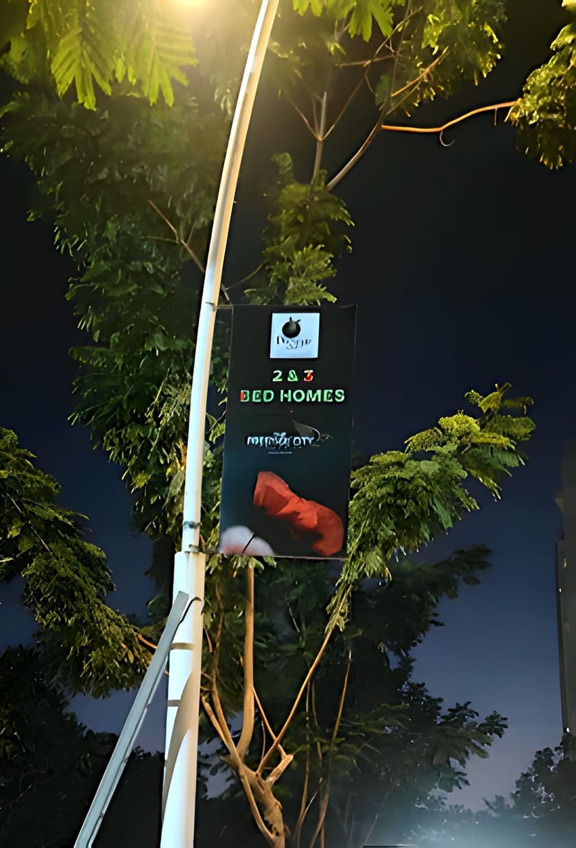 Vertical flex flag, the other face
